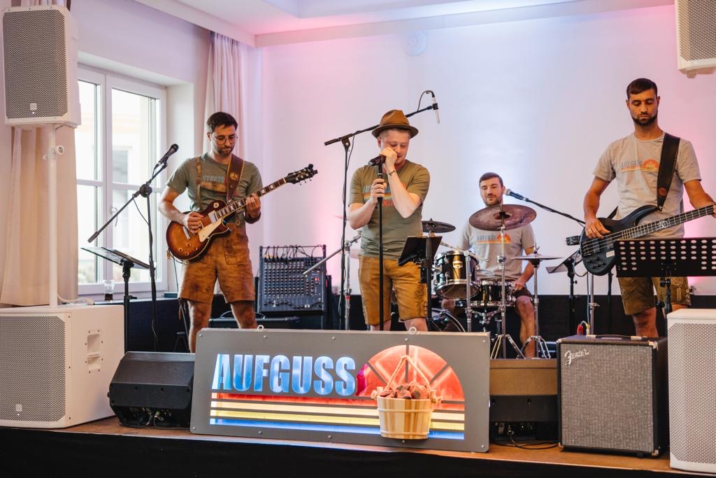 Aufguss Band Trachtenhochzeit Bühne 2